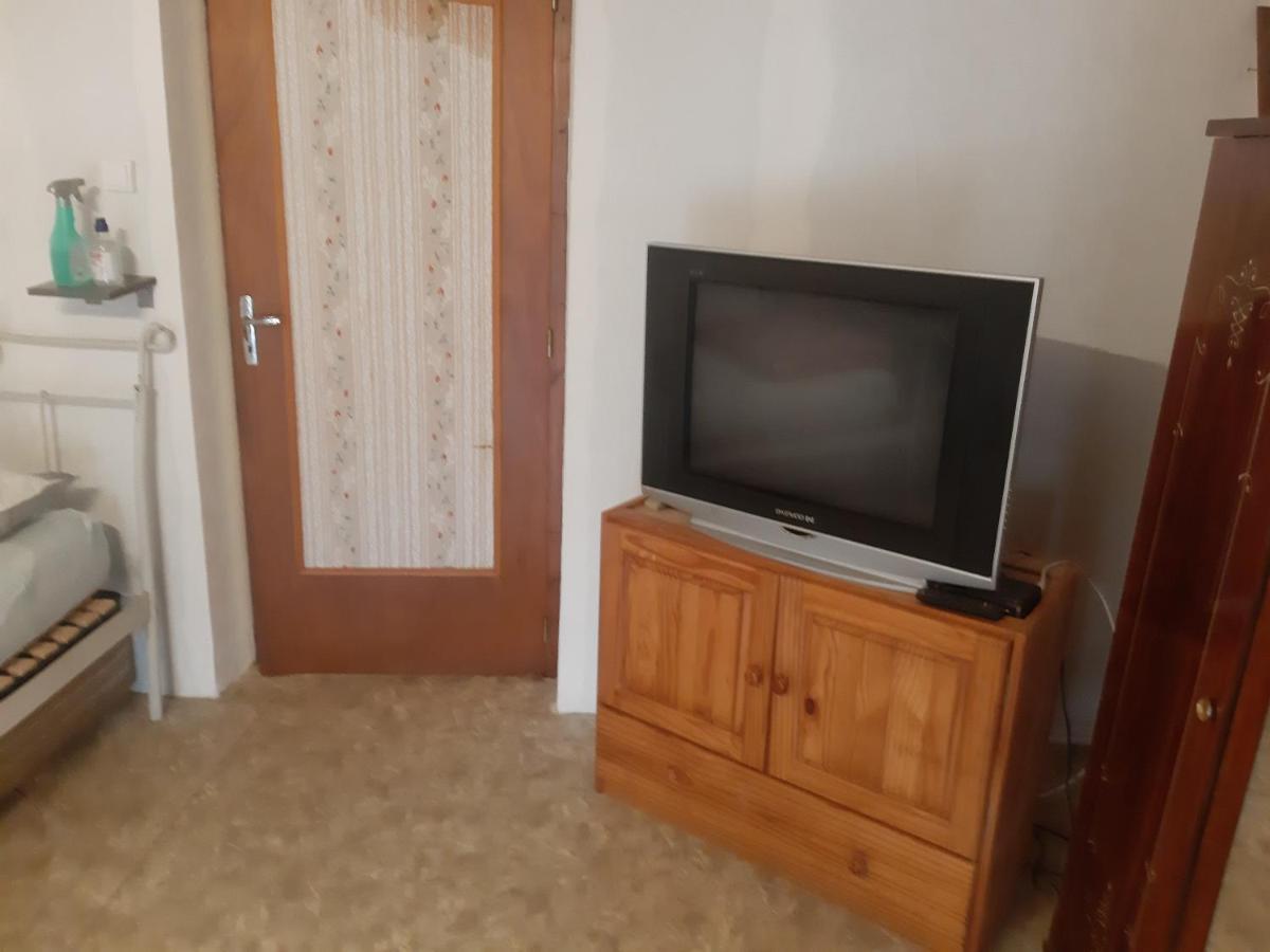 Petite Maison Ancienne Charentaise ,Dans Un Village Au Calme Ideal Travailleur Brigueuil Εξωτερικό φωτογραφία