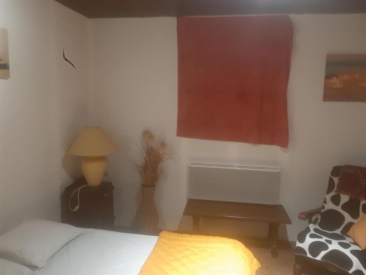 Petite Maison Ancienne Charentaise ,Dans Un Village Au Calme Ideal Travailleur Brigueuil Εξωτερικό φωτογραφία
